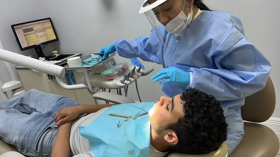 Aurora Dental Group - Dentist in Miami, FL
