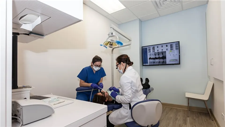 Avenue Dental - Dentist in Chicago, IL