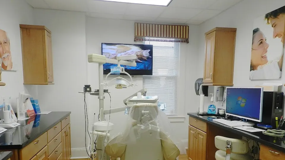 Dr Luis Brea at North Avenue Advanced Dental Center - Dentist in Bridgeport, CT