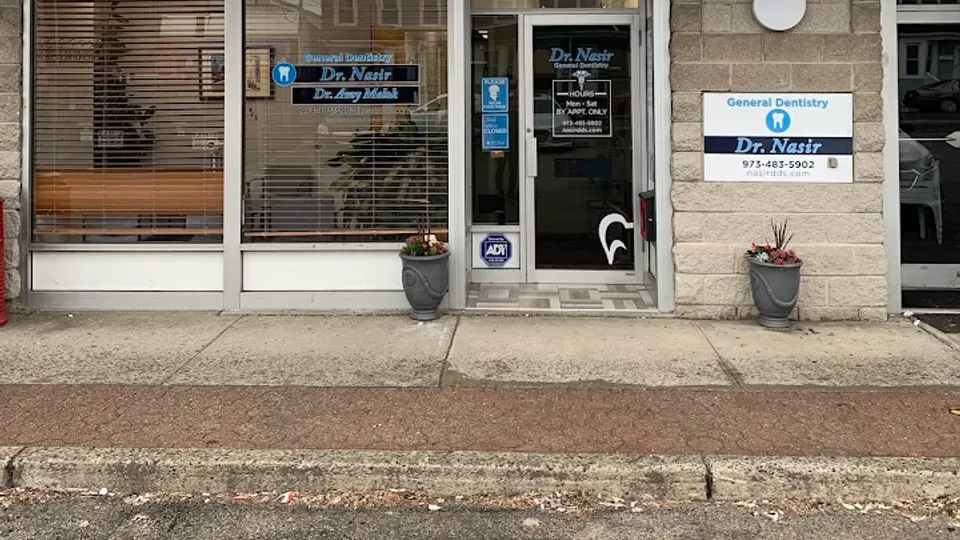 Dr. Nasir General Dentistry - Cosmetic dentist in Harrison, New Jersey