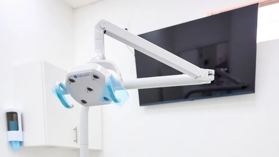 Flossy Smiles Dental Implants & Aesthetics - Cosmetic dentist in Miami, FL