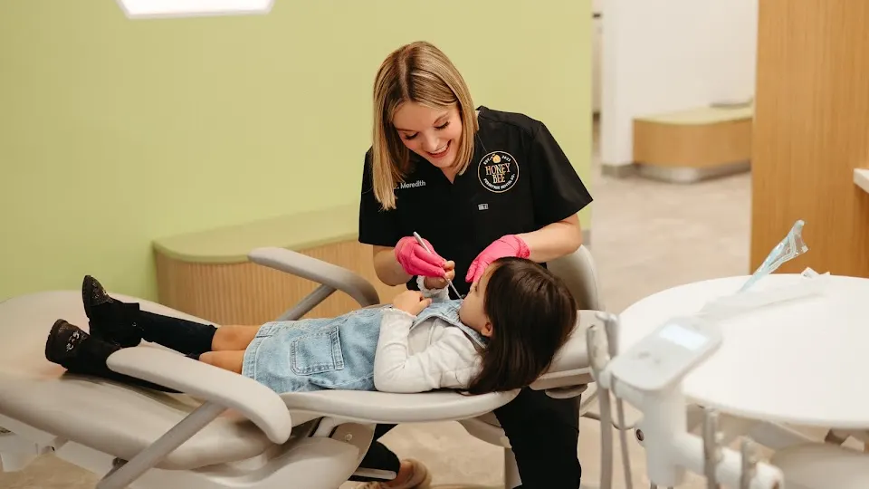 Honey Bee Pediatric Dental Co. - Pediatric dentist in Lawrence, Kansas